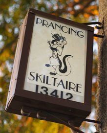 Sign of  the Prancing Skiltaire